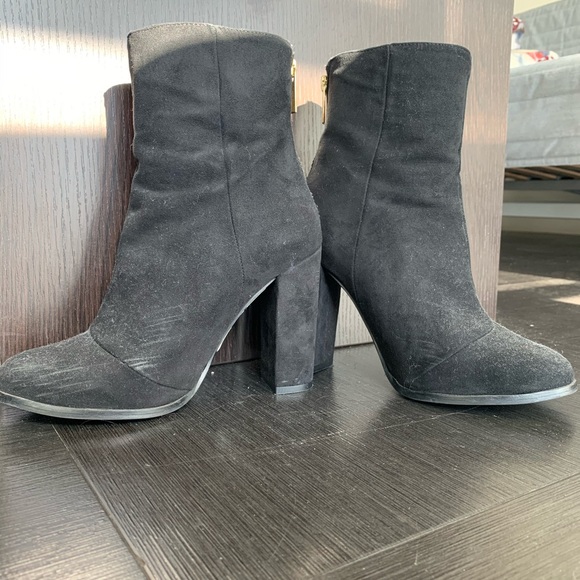 LF Intentionally Blank Embroidered Rose Boots - Picture 3 of 7